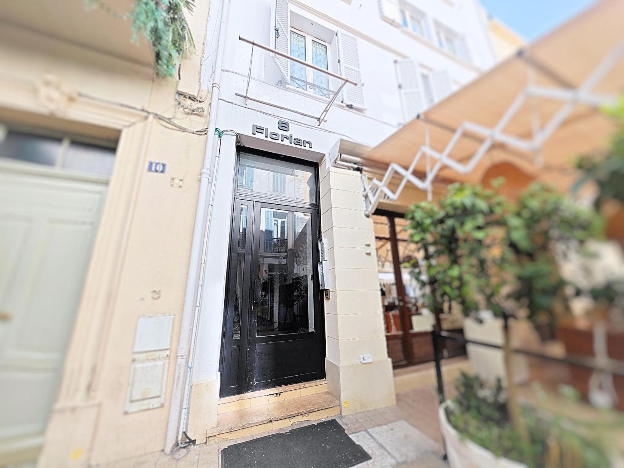 Le Florian Hotel 2*